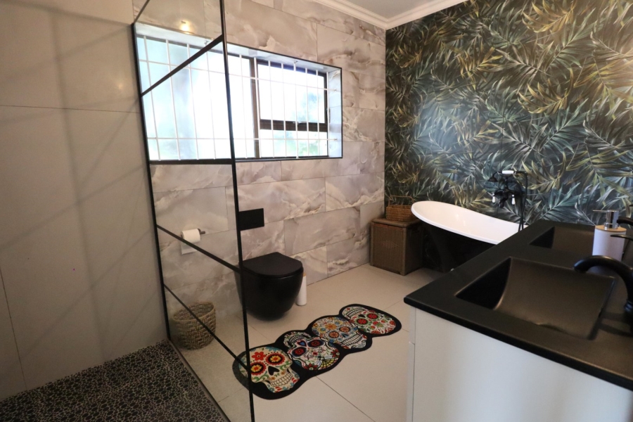 4 Bedroom Property for Sale in Amsterdamhoek Eastern Cape